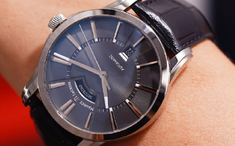 艾美手表表蒙起霧的辦法有哪些