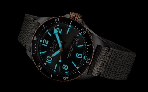 格拉蘇蒂表?？谑酆蠓罩行模ǜ窭K蒂手表不走了怎么辦）