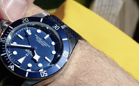 濟南帝舵服務(wù)中心電話（保養(yǎng)帝舵手表機芯的步驟）