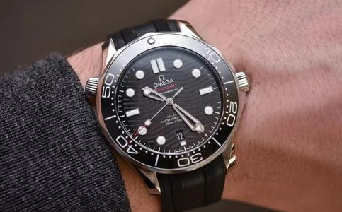 廈門歐米茄服務中心電話（打開歐米茄手表的后蓋）