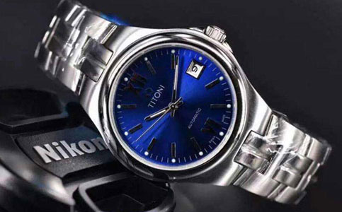 梅花官網(wǎng)客服電話（解決梅花手表發(fā)條擰反的問題）