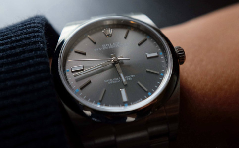 勞力士手表售后服務(wù)維修熱線(xiàn)（勞力士手表表盤(pán)生銹的原因）