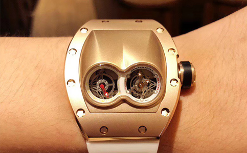 理查德米勒手表保養一次需要幾天（理查德米勒手表機芯生銹）